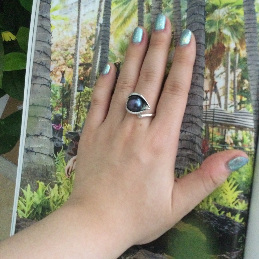 925 Silver cultured Freshwater black Pearl Ring and Zirconia stone.